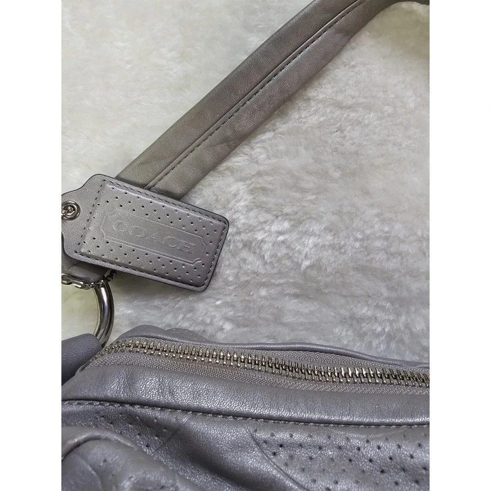 Coach Silver Hobo Shoulder Bag Signature C Logo Pattern‎ Purse